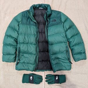 North Face Green Jacket With Matching Gloves